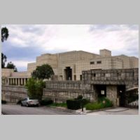 Charles Ennis House (built 1924) in Los Feliz, Los Angeles, California, photo Mike Dillon, Wikipedia.jpg